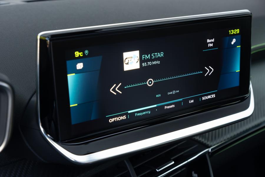 Детали интерьера Peugeot e-2008 GT (Digital White) 2019 года  (WW) (фото 110 из 119)